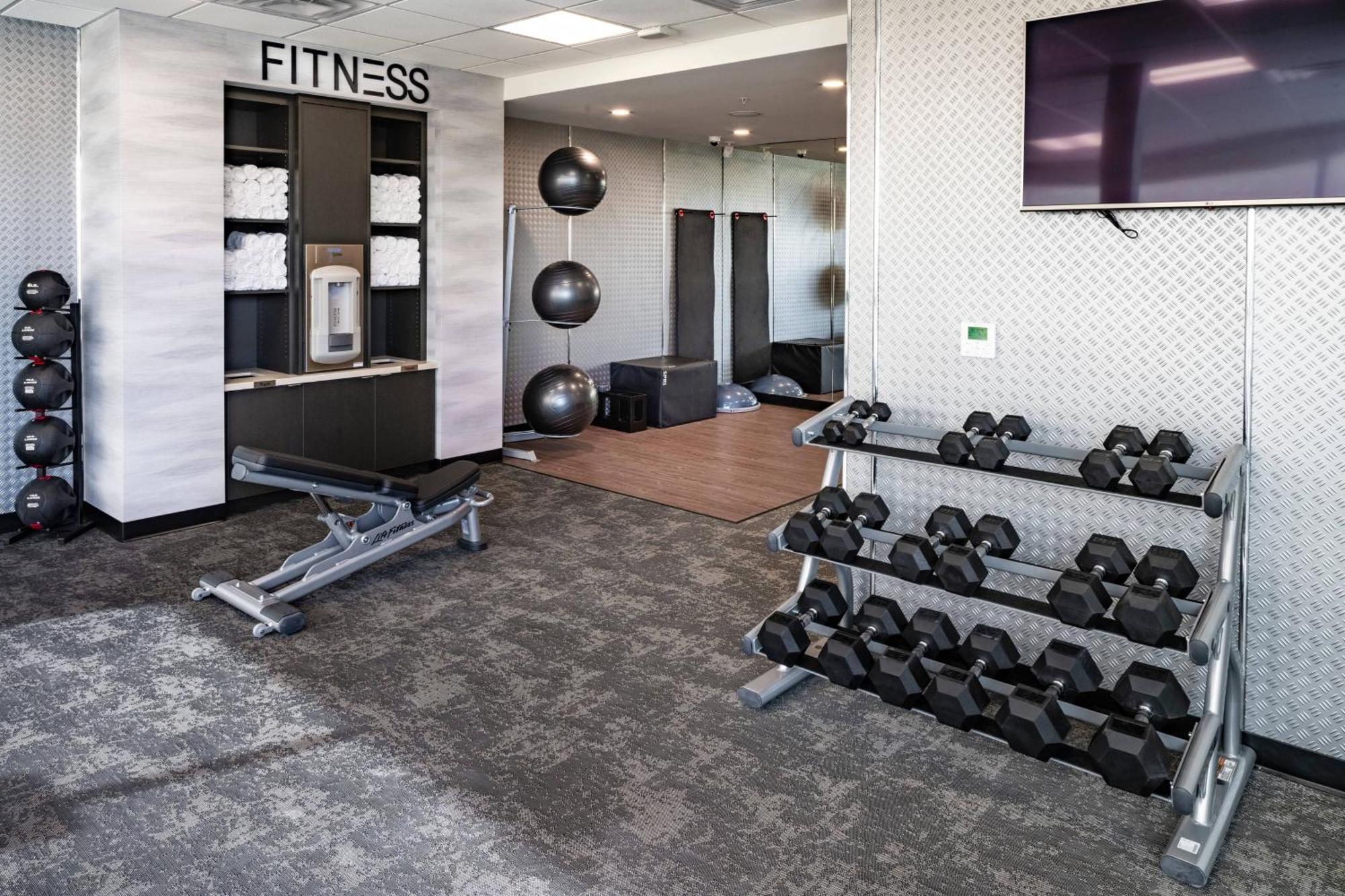 Fairfield & Vegas Northwest Hotel 3*