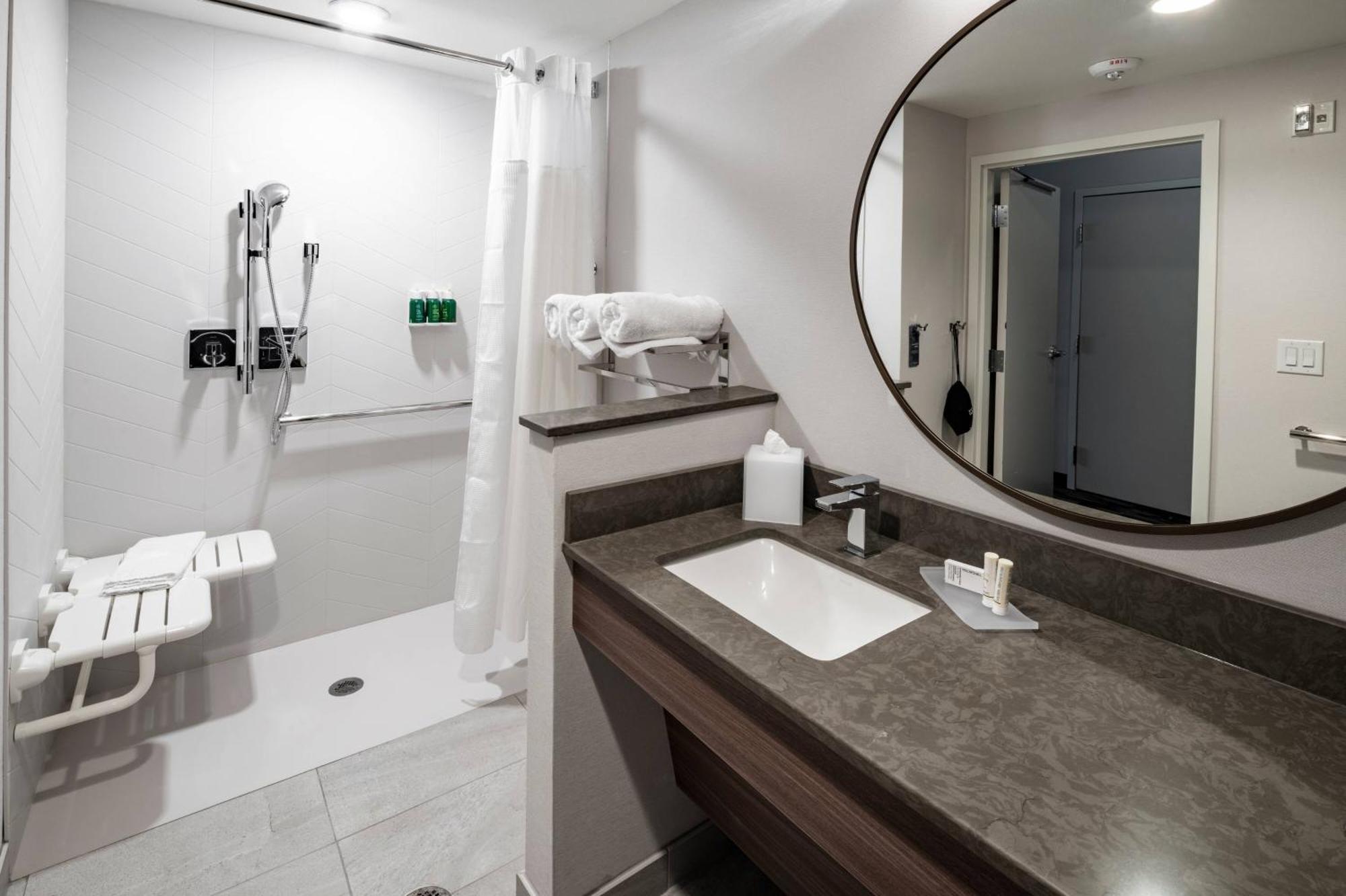 Hotel Fairfield & Vegas Northwest 3*